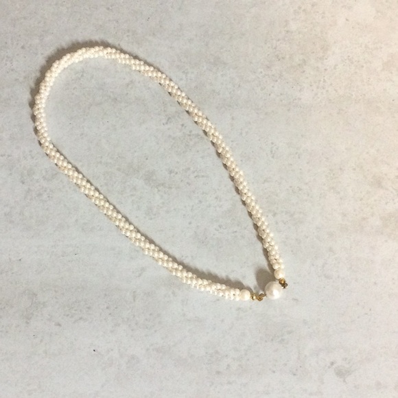 Dual look twisted Pearl necklace - Picture 3 of 6